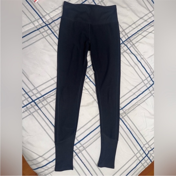 High-Waisted Alosoft Lounge Leggings. Size Small - Picture 7 of 8